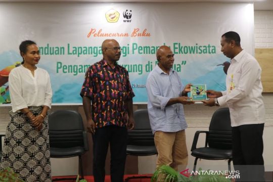 Uncen-WWF luncurkan buku panduan pengamatan burung di Papua
