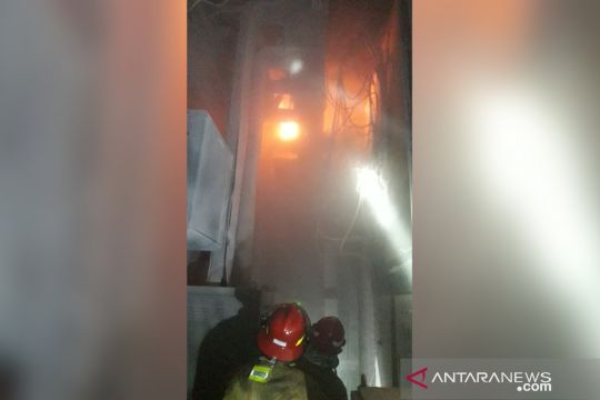 Tiga mobil Damkar padamkan kebakaran di AEON Mall Bogor