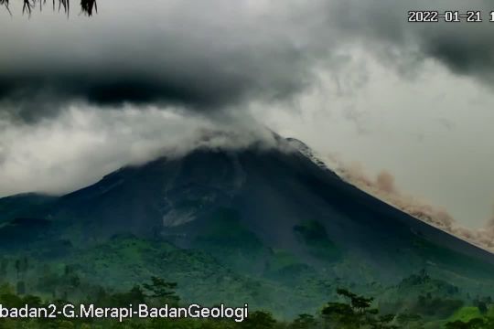 Awan panas guguran sejauh 2,5 km meluncur dari Gunung Merapi