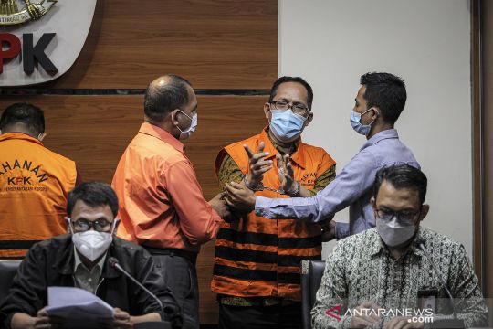 Kemarin, OTT hakim Surabaya hingga anggota TNI AD gugur di Papua Barat