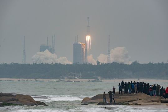 Roket generasi baru Long March-8 milik China siap diluncurkan
