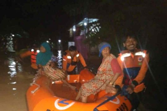 Tiga desa di Cirebon terendam banjir akibat Sungai Ciberes meluap
