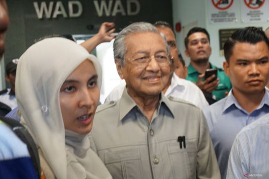 Mahathir masuk ke CCU Institut Jantung Negara