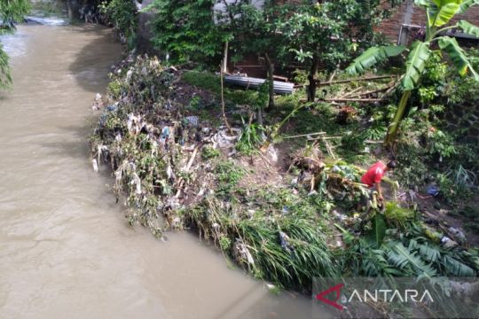 Ratusan warga Laweyan Solo sempat mengungsi usai rumah terendam banjir
