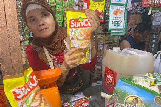 Pedagang pasar tradisional Palembang belum jual minyak goreng subsidi