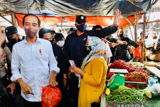 Presiden beri tambahan modal bagi pedagang di Pasar Baru Tanjung Enim