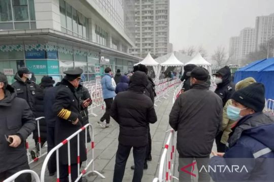 Warga Beijing padati pos pemeriksaan PCR