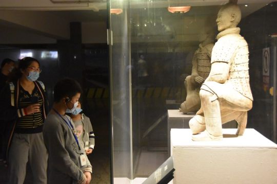 Patung-patung logam ditemukan di museum Prajurit Terakota di China