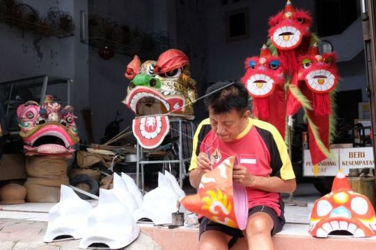 Perajin barongsai Page 1 Small