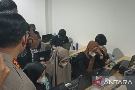 Polisi amankan 99 karyawan pinjol ilegal di Pantai Indah Kapuk