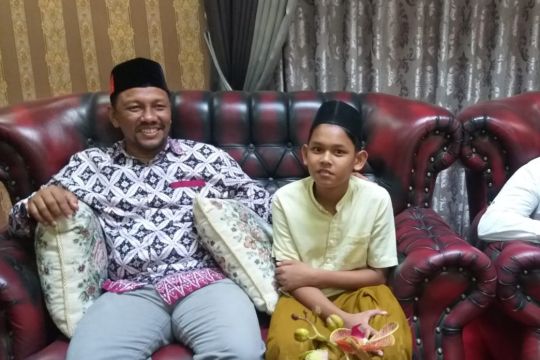 Anggota DPD RI kunjungi dua anak berprestasi dari kepulauan Aceh