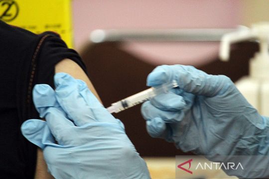 127,7 juta warga Indonesia sudah dapat dosis lengkap vaksin COVID-19