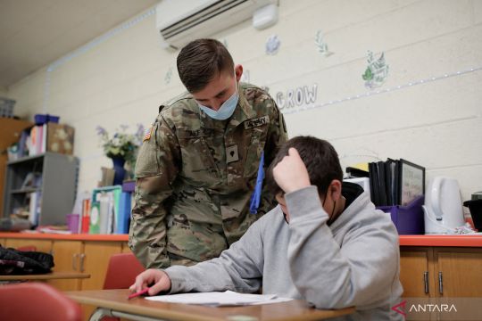 Anggota Spesialis Garda Nasional AS jadi guru pengganti saat pandemi COVID-19