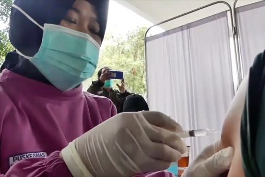 DPR minta masyarakat tidak lakukan vaksinasi booster ilegal