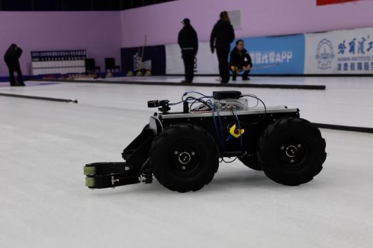 Robot AI bantu pelatihan atlet curling di China timur laut