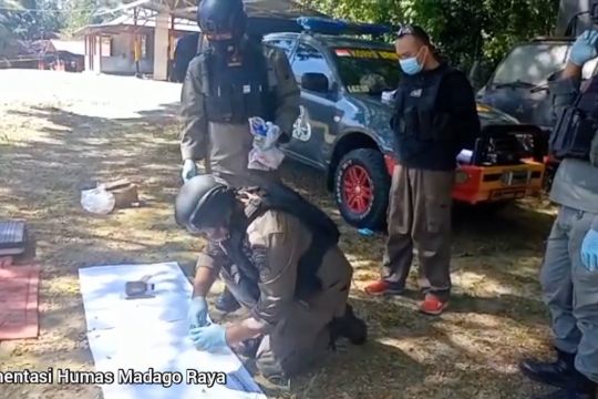 Satgas Madago Raya musnahkan 43 detonator milik warga Poso