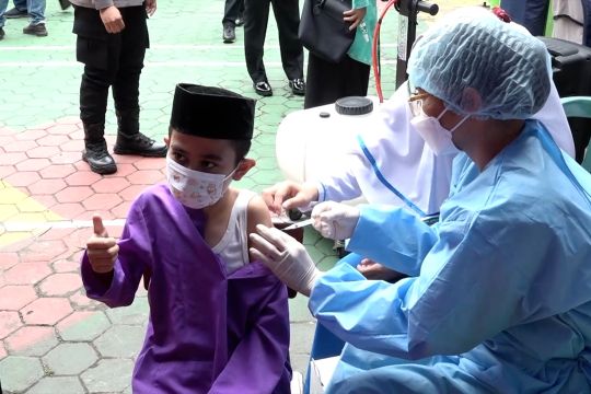 Mendagri minta Riau percepat vaksinasi anak dan lansia
