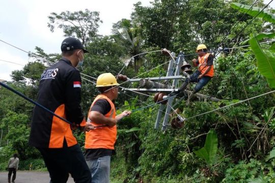 Perbaikan jaringan listrik di daerah bencana Page 2 Small