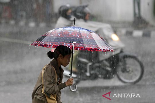 Sebagian wilayah Indonesia diliputi hujan berintensitas ringan