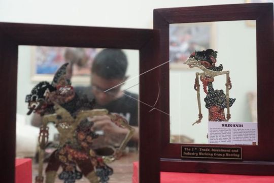 Miniatur wayang kulit untuk suvenir pertemuan G20 Page 1 Small