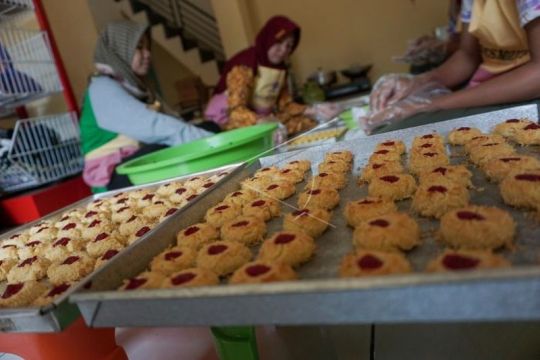 Produksi kue untuk Lebaran Page 3 Small