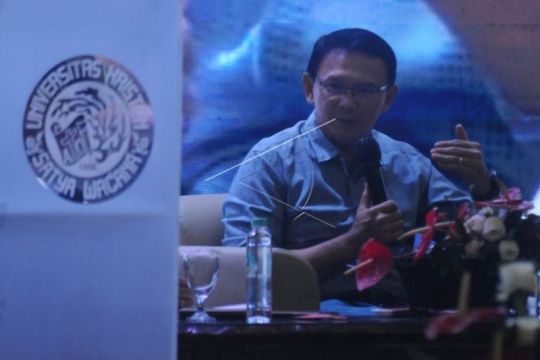 Basuki Tjahaja Purnama pemateri dalam Leaders Forum UKSW Page 2 Small