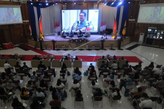 Basuki Tjahaja Purnama pemateri dalam Leaders Forum UKSW Page 1 Small