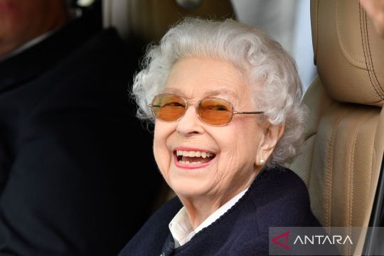 Pakaian mendiang Ratu Elizabeth dipamerkan untuk pertama kalinya