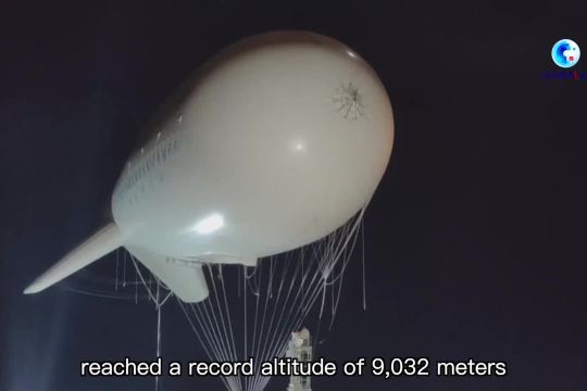 Wahana balon udara buatan China pecahkan rekor ketinggian 9.031 meter