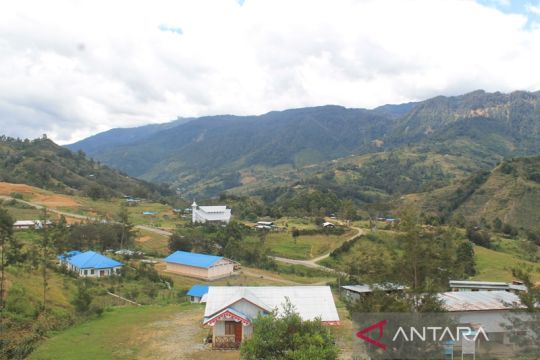 Warga 39 distrik pedalaman Papua rasakan manfaat lampu tenaga surya