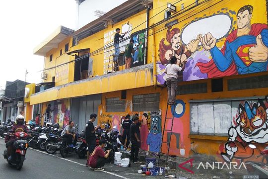 Puluhan seniman Kota Magelang aksi mural-grafiti "Ayo Rukun"