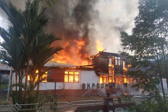 Kantor BKPSDM Kapuas Hulu terbakar