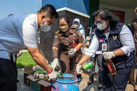 Pemusnahan obat dan makanan illegal Page 2 Small