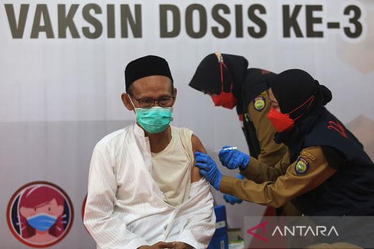 Dinkes Cirebon catat 606 ribu warga telah terima vaksinasi penguat
