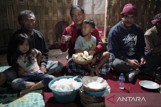 Bupati Karangasem-Bali bantu bedah rumah untuk warga kurang mampu
