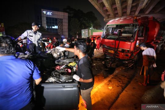 Kriminal kemarin, polisi usut kecelakaan di Bekasi hingga bayi diculik