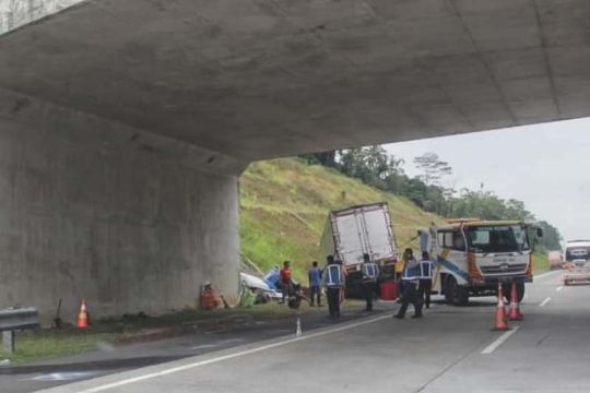 Dua tewas dalam kecelakaan truk di Tol Semarang Solo