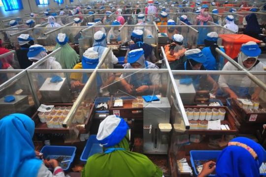 Penyaluran BLT untuk pekerja pabrik rokok Page 2 Small