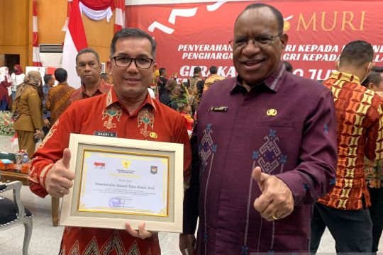 Banda Aceh raih penghargaan 10 juta bendera HUT RI dari Mendagri