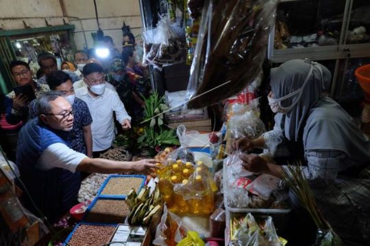 Mendag sidak harga bahan pokok di pasar Page 1 Small