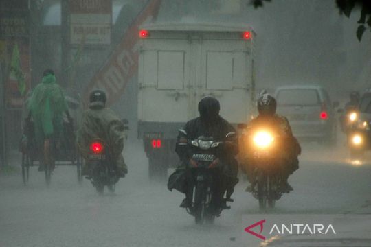 BMKG peringatkan potensi hujan lebat di sejumlah wilayah Indonesia