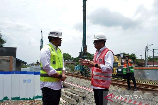 Menhub tinjau proyek kereta api layang di Medan