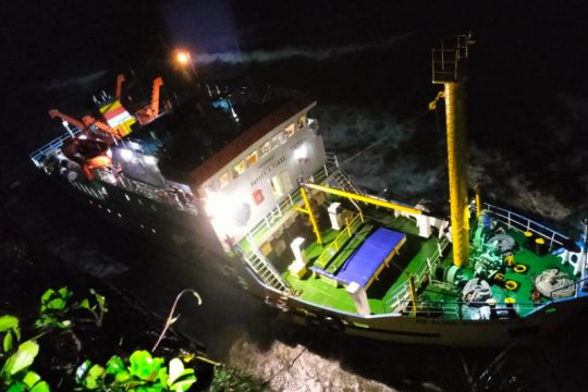 Basarnas Bengkulu evakuasi 19 orang dari kapal mati mesin