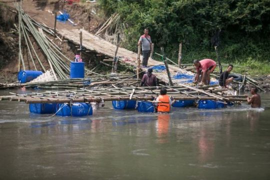 Jembatan darurat sesek bambu rusak Page 2 Small