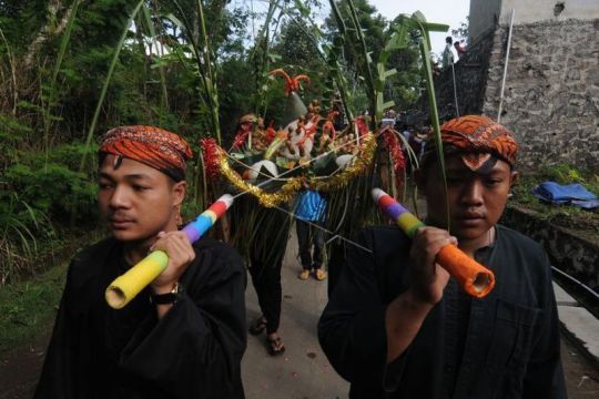 Tradisi kenduri bersih Sendang Cabeankunti Page 1 Small