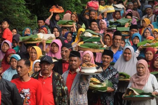 Tradisi kenduri bersih Sendang Cabeankunti Page 4 Small