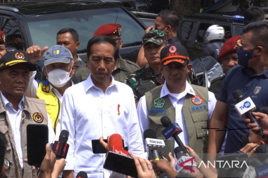 Presiden pastikan evakuasi hingga distribusi logistik di Cianjur