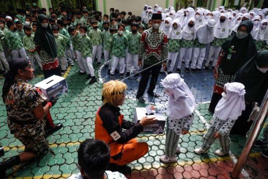 Aksi peduli siswa untuk korban gempa Cianjur Page 3 Small