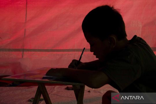 Tim relawan bekali pendidikan seni dan agama bagi penyintas anak gempa Cianjur