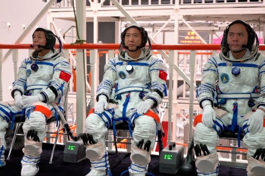 Tiga astronot China persiapkan diri untuk misi Shenzhou-15